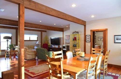 New Marlborough House | Berkshire Vacation Rentals: Peaceful Post and Beam Loft Sleeps 9