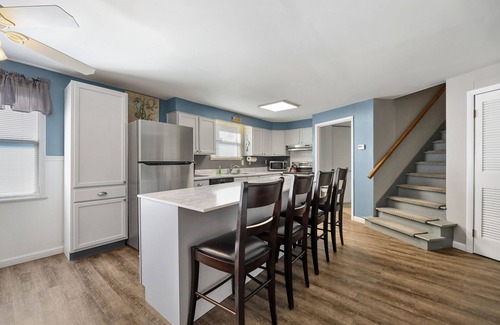 Pittsfield House | Berkshires Lake View, Hot Tub, Large Open Great Room, Lrg Kitchen