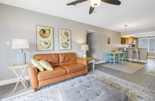 Bayview Condo | Bermuda Bay St. Petersburg Waterfront Pool 53J