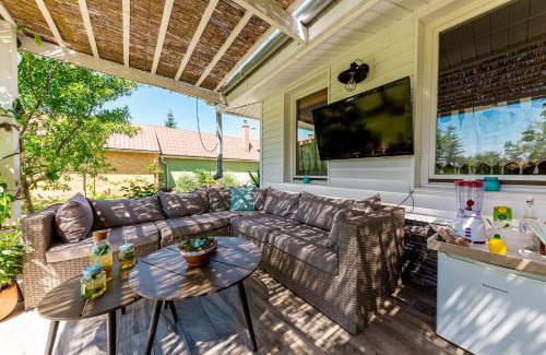 Balatonkeresztur House | Berrybay Holidayhome