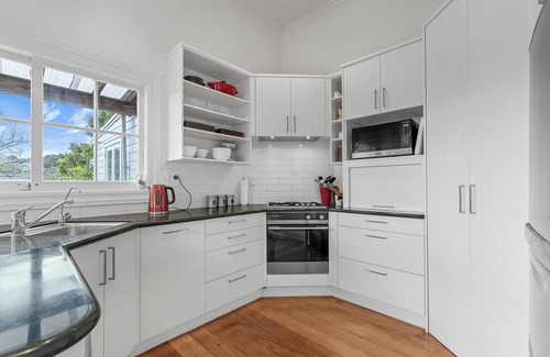 Devonport House | Bespoke Stays - Charming Villa in Devonport