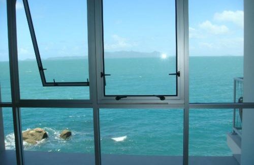 Nelly Bay Apartment | Best at Bright Point Absolute Waterfront Apartment