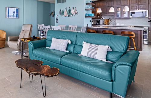 Galveston Condo | Best Beach in Galveston. Walkover to beach! 5 min to Strand shopping & dining.