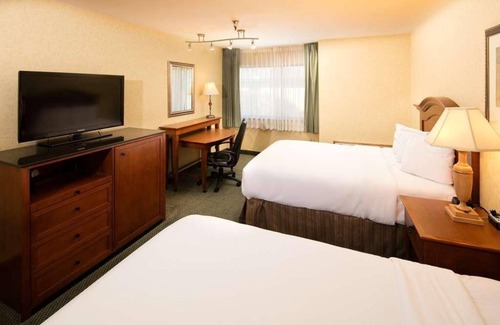 Wenatchee Hotel | Best Choice! 3 Spacious Units, With Outdoor Pool and Free Parking!
