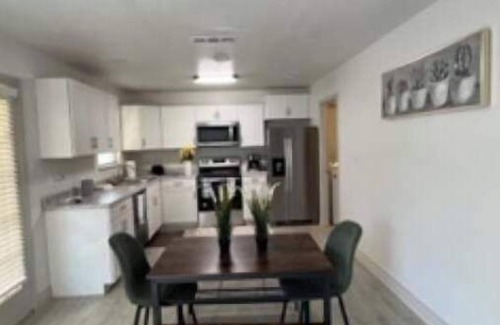West San Antonio House | Best Deal near Lackland AFB - Sea World. 5 minutes from plenty of restaurants.
