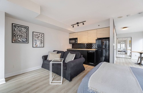 Downtown Toronto Apartment | ★ Best Downtown Location ★ Easy Transit Access ★ Fast Wi-Fi!