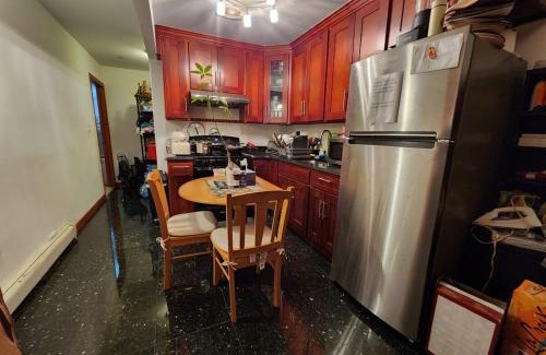 Queens House | BEST Large Private Room & Private Bathroom