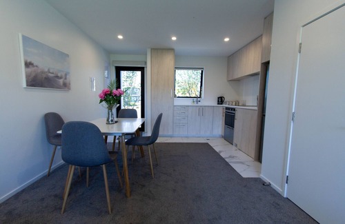 Riccarton House | Best Location in Christchurch - Close to mall, shopping and Parks