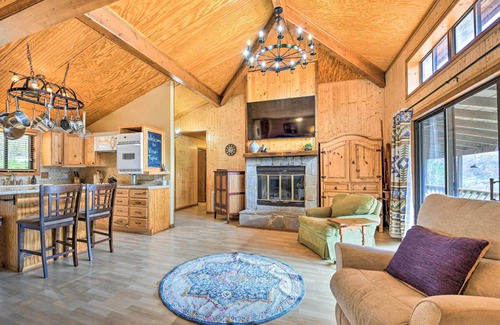 Valley Creek Run Cabin | Best Location - Maggie Valley Cabin w/Hot Tub!