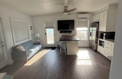 Englewood Cottage | Best Location on Manasota Key, Cottage Sleeps 3, Kayaks and Wi-Fi