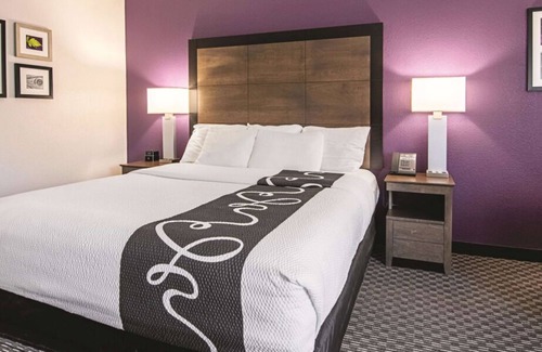 Portland House | Best Place to Unwin! 4 Pet-friendly Hotel Units, Free Breakfast, Free Parking