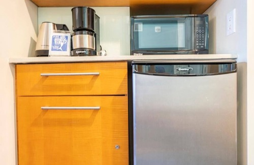 Ala Moana Condo | BEST RATE! ADA Studio Ala Moana Condominium (AH01)