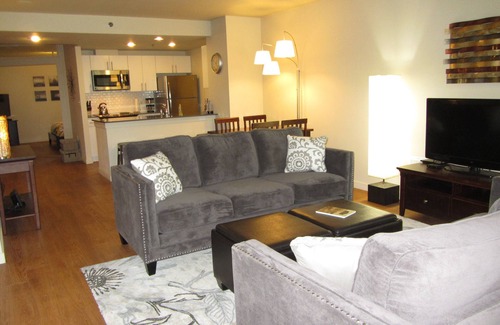 Downtown Seattle Apartment | Best Seattle Location ~ Pike Pl Market 1 Blk ~ 1400 sf ~ Sleeps 8, 6 adults max