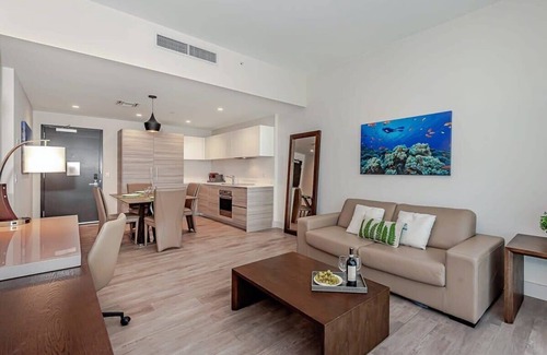 Hollywood Apartment | Best Stay|Rooftop Pool|Ocean View Balcony