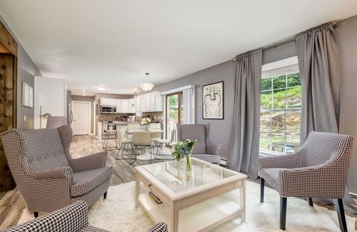 Roxbury House | BEST TOWN! PoshPadsCT "TUNNEL" 4-BR HEATED SPA-POOL, Bike, Hiking, NYC 1.5 Hrs