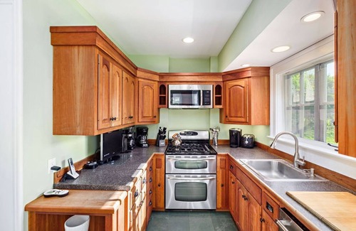 Roxbury House | BEST TOWN ROXBURY! PoshPadsCT"TOPHET 3BR"Ski,Heated Winter Pool/Spa,Bikes,GasBBQ