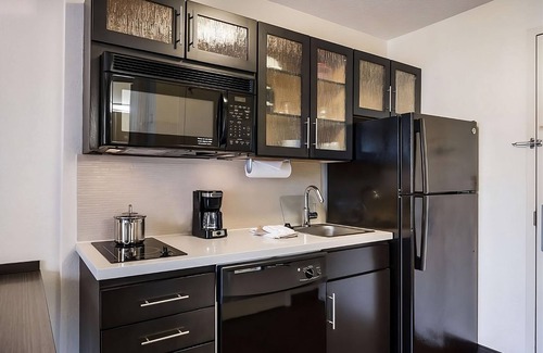 Burlington Resort | Best Value, Quality Stay! Short Drive to Harvard Museum of Natural History