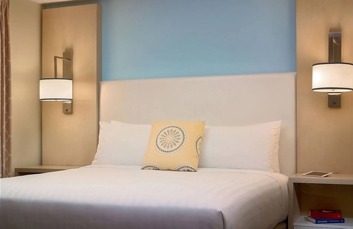 Schaumburg Hotel | Best Value, Quality Stay! Short Drive to Woodfield Mall, Schaumburg, w/Pool
