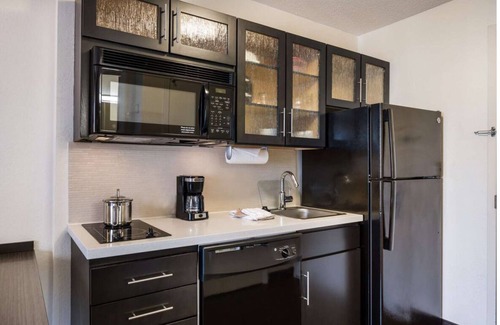 Bryant Pattengill West Resort | Best Value, Quality Stay! Pet-Friendly, Close to Briarwood Mall!