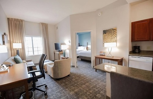 Highlands - Perkins Hotel | Best Value, Quality Stay! 2 Units Close to Bluebonnet Swamp Nature Center! Pool!