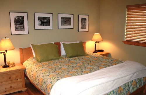 Mountain Village Condo | Best Value!! Quick Stroll to Ski Lifts and seasonal free Chondola!!