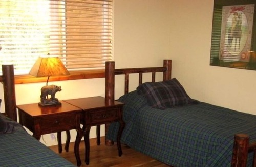 Mountain Village Condo | Best Value!! Quick Stroll to Ski Lifts and seasonal free Chondola!!