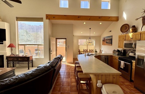 Moab South Valley House | Best Views in Moab | Pool & Hot Tub I Garage & Trailer Parking I Pet Friendly