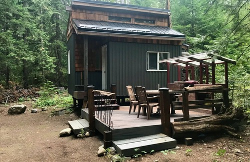 Central Kootenay Cabin | Best West Kootenay Off-Grid Tiny House