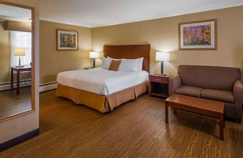 Bennington House | Best Western Bennington - Deluxe King Bed #3
