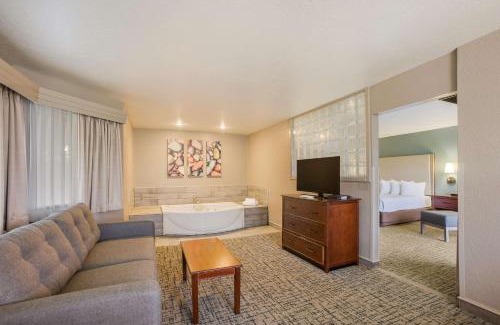 St Ignace Hotel | Best Western Harbour Pointe Lakefront
