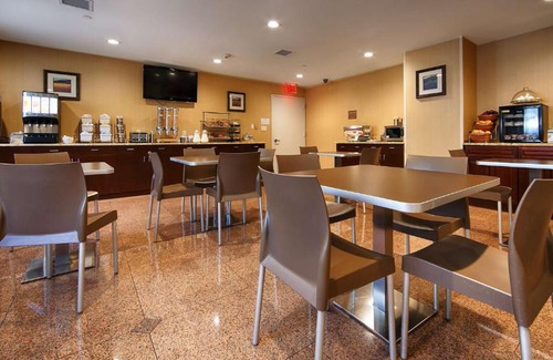Crown Heights Hotel | Best Western PLUS Arena Hotel