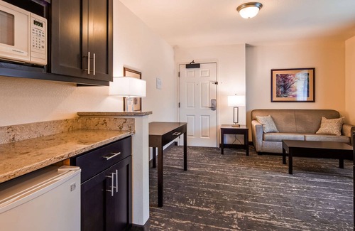 The Bowl of Edmonds Hotel | Best Western Plus Edmonds Harbor Inn