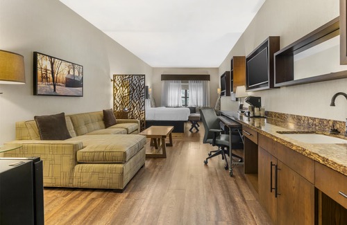 Steubenville Hotel | Best Western Plus Franciscan Square Inn and Suites