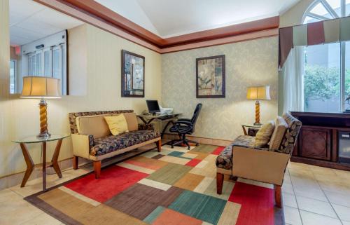 Roanoke Hotel | BEST WESTERN PLUS Inn at Valley View