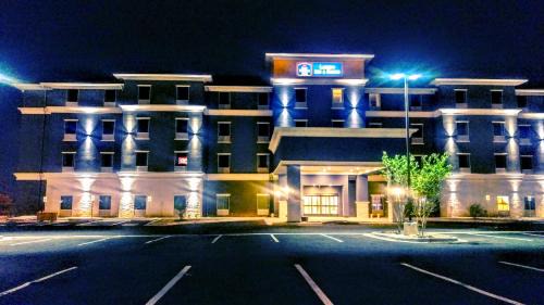 Western Division Hotel | Best Western Plus Laredo Inn & Suites