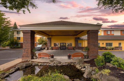 Bull Mountain Hotel | Best Western Plus Northwind Inn & Suites