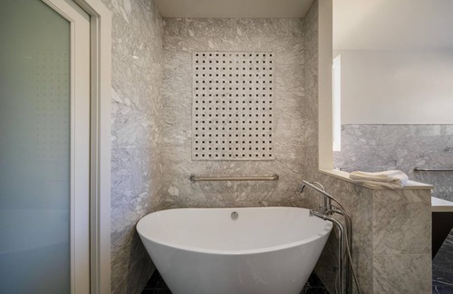 Downtown Hotel | Best Western Plus Palm Court Hotel