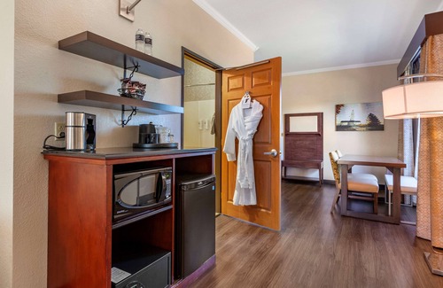 Neenah Resort | Best Western Premier Bridgewood Resort Hotel