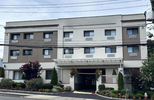 Flower Hill Hotel | Best Western Roslyn-Long Island Hotel