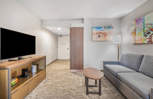 Valencia Hotel | Best Western Valencia/Six Flags Inn & Suites