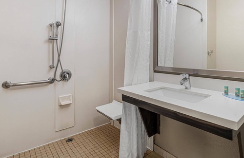 Valencia Hotel | Best Western Valencia/Six Flags Inn & Suites
