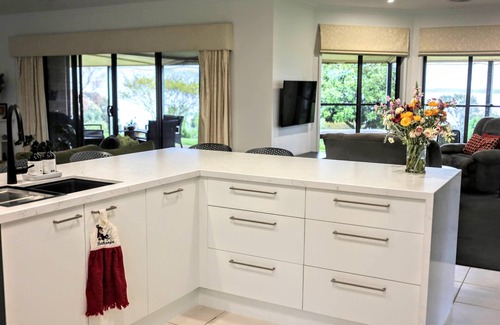 Bethanga House | Bethanga Beauty - Peaceful family paradise on acreage overlooking Lake Hume