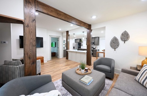 Russellville House | Bethel House at the base of Mt Nebo, stunning views!
