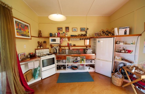 Te Henga House | Bethells Beach Cottages