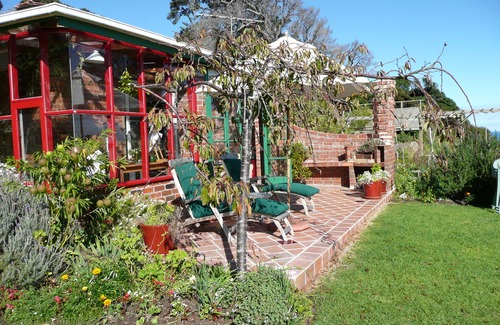 Te Henga House | Bethells Beach Cottages
