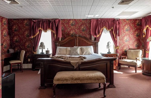 Geneseo Bed & Breakfast | Bethia Room - Big Tree Inn - In-Room Jacuzzinn