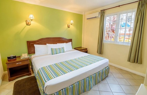 Rodney Bay Hotel | Better Choice for your Vacation! 4 Comfortable Units w/Kitchen, Outdoor Pool!