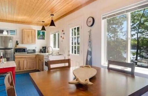 Mayfield Cabin | Betty's Hideout /Nautical Cabin! 2 Bed,1 Bath Shared Beachfront on Spider Lake