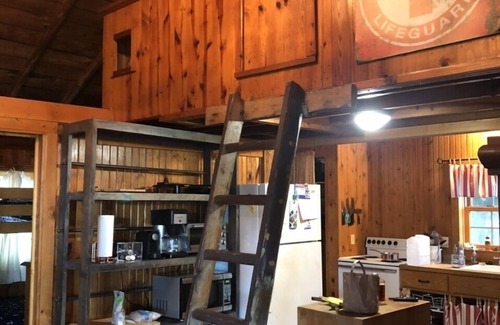 Applegate Cabin | Betty’s Bluff- a fully equipped Great Lakes escape