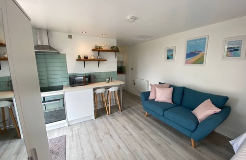 Newent Apartment | Betula Views Studio - Tiny Home in Rural Oxenhal, Newent, Forest of Dean
